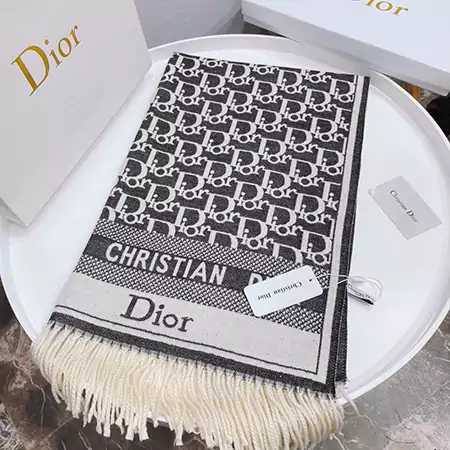 DIOR マフラー 人気